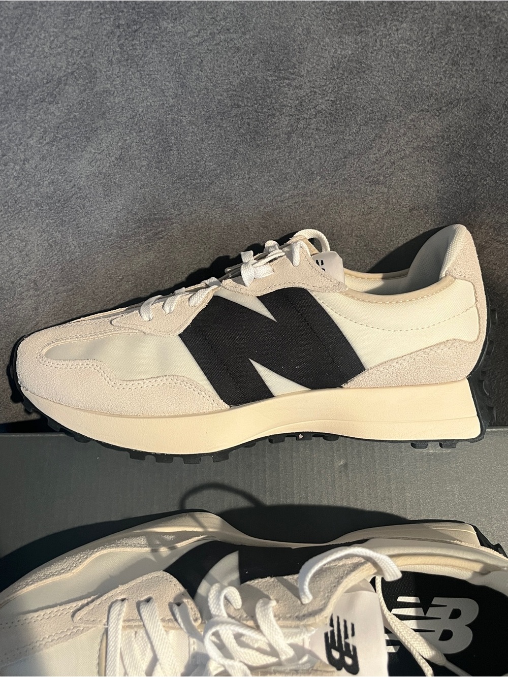New Balance Women’s Sneakers 327 White Size 9.5 US - Picture 5 of 10